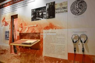 Vista interna del percorso espositivo del Centro Visitatori Homo et Ibex con pannelli didattici sul Parco Nazionale Gran Paradiso